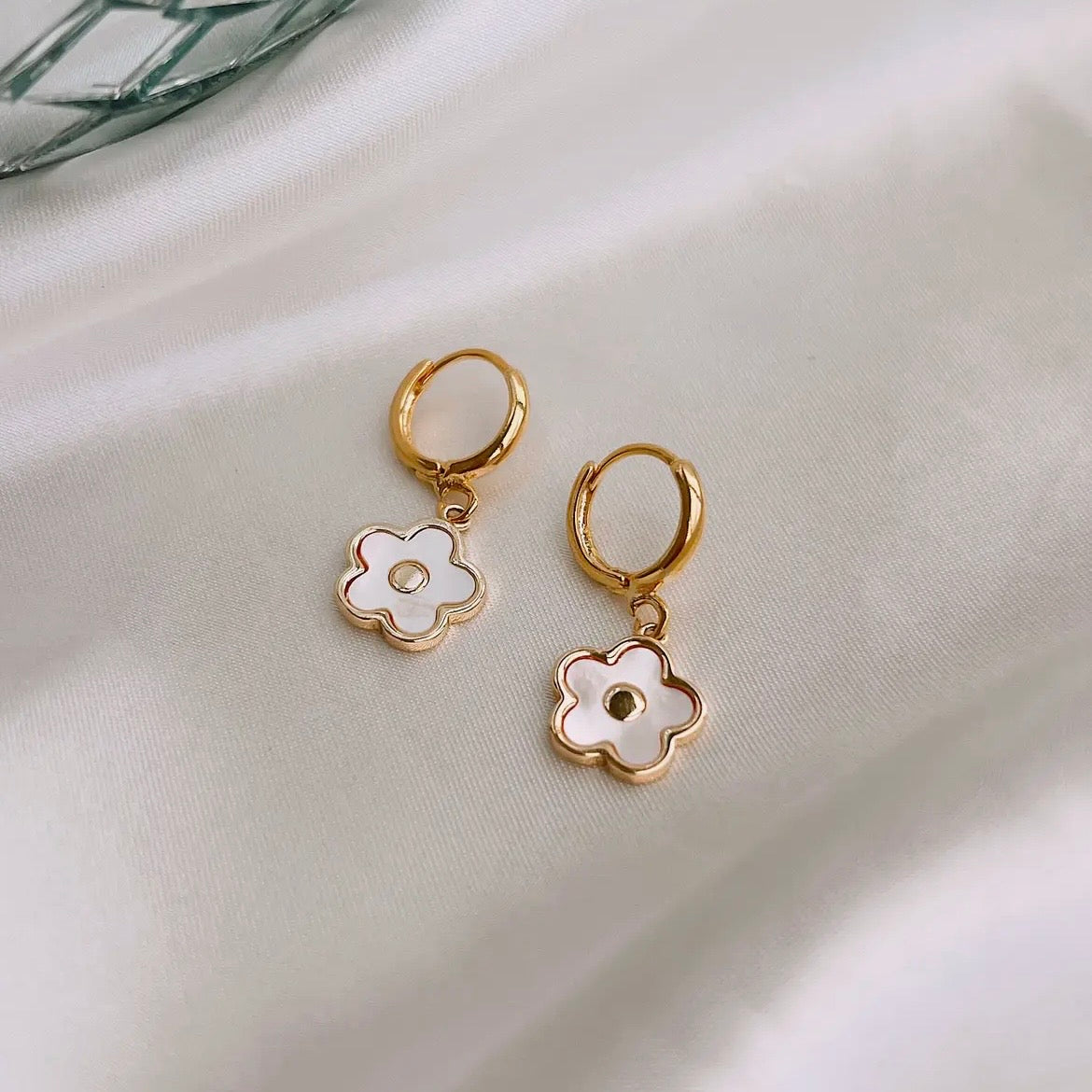 Ohrringe - Flower Huggies