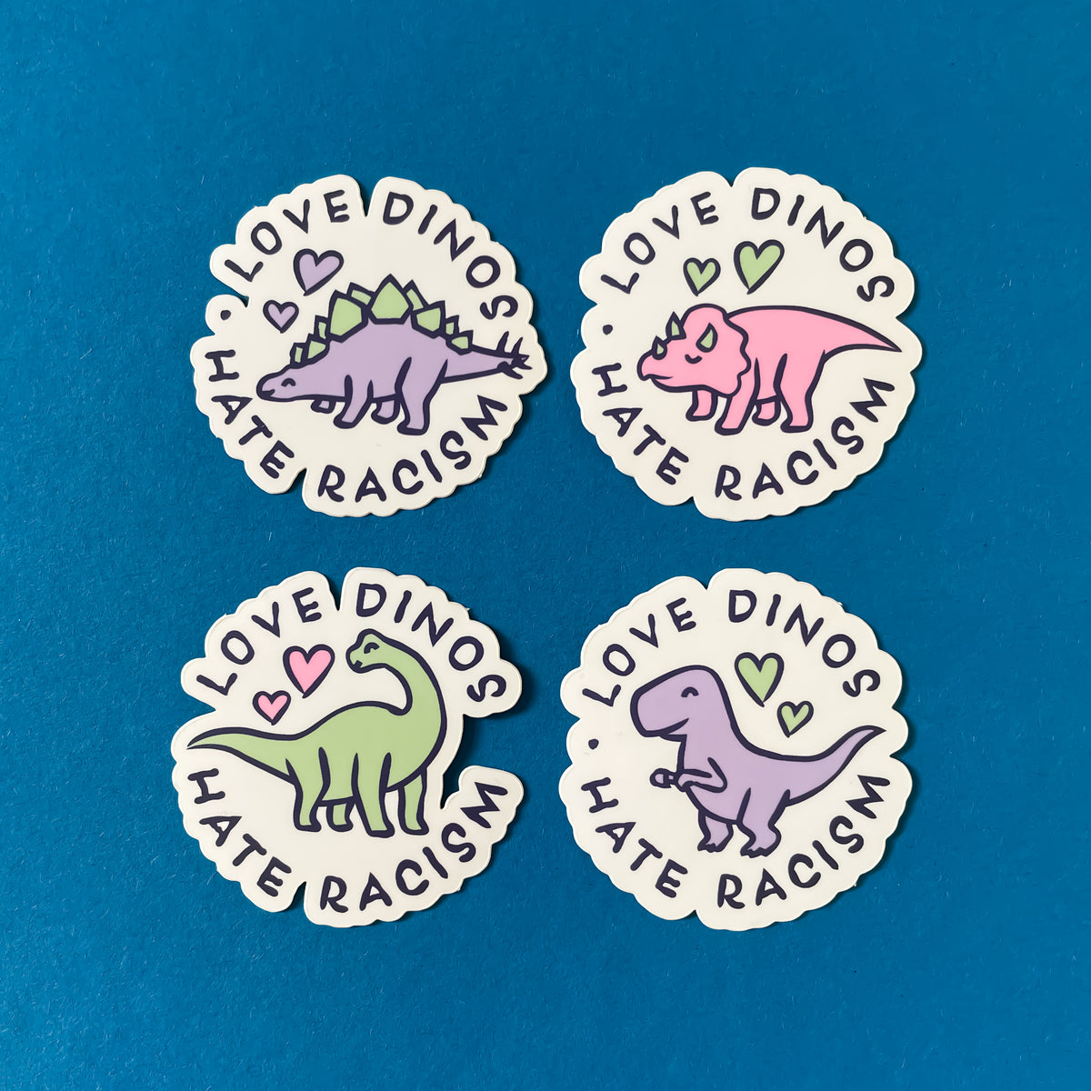 Aufkleber - Love Dinos Hate Racism