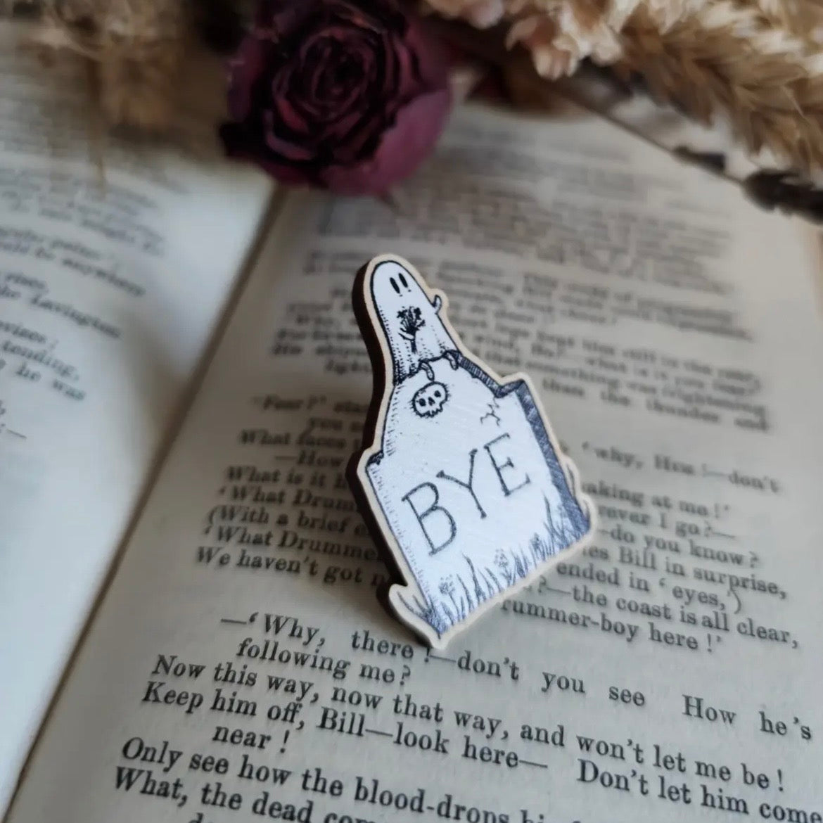 Anstecker aus Holz - Gravestone