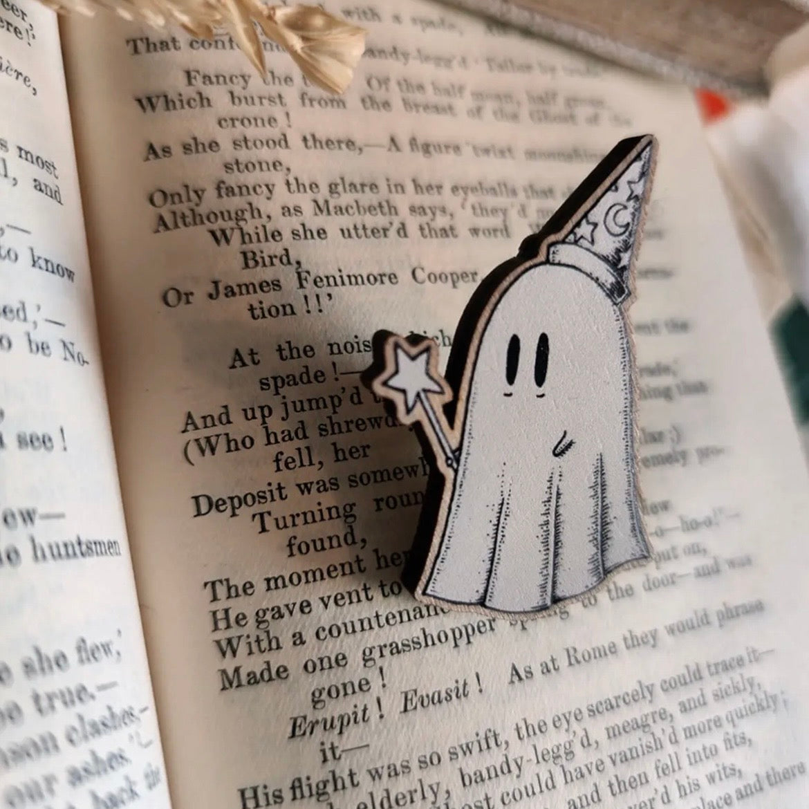 Anstecker aus Holz - Wizard Ghost