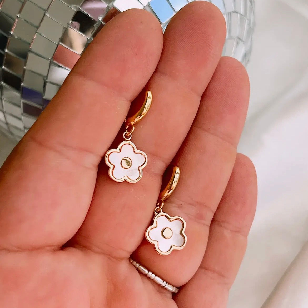 Ohrringe - Flower Huggies