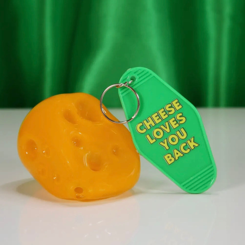 Schlüsselanhänger - Cheese Loves You Back