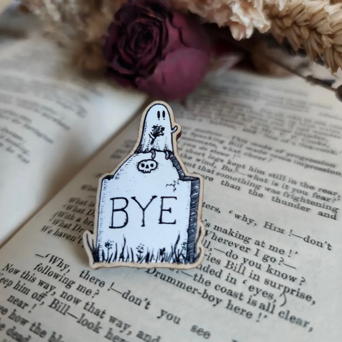 Anstecker aus Holz - Gravestone