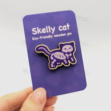 Pin aus Holz - Skelly Cat