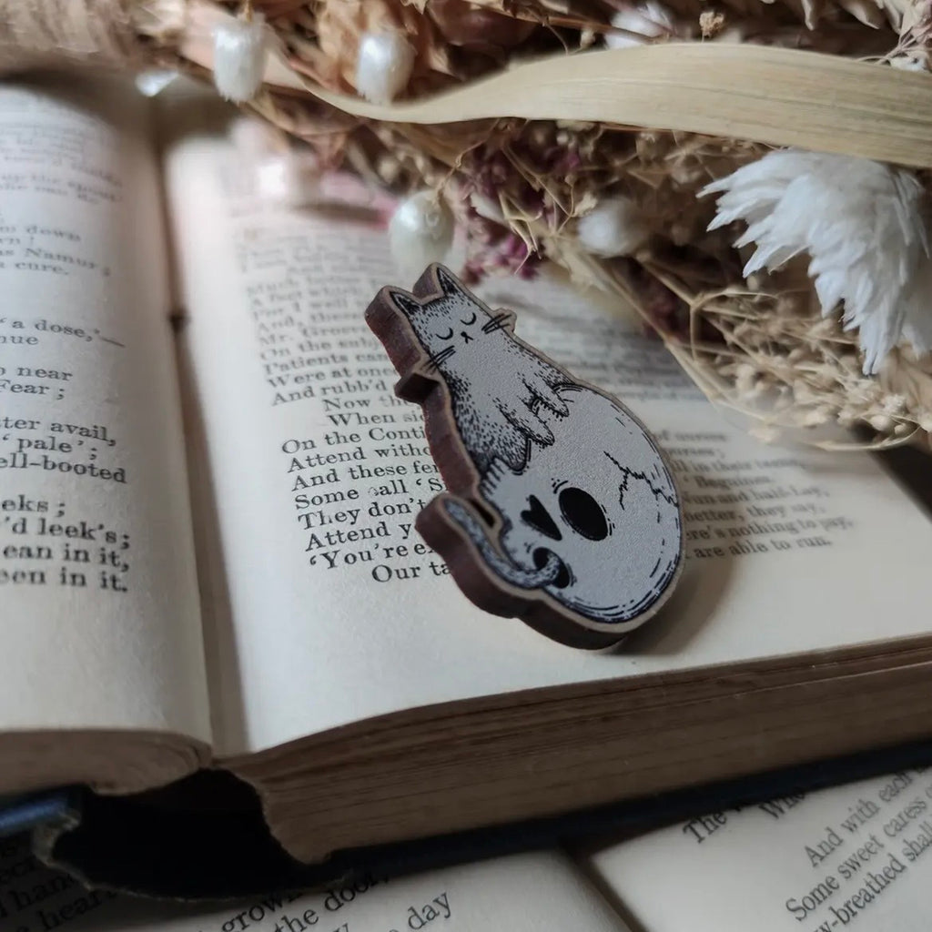Anstecker aus Holz - Skull Cat