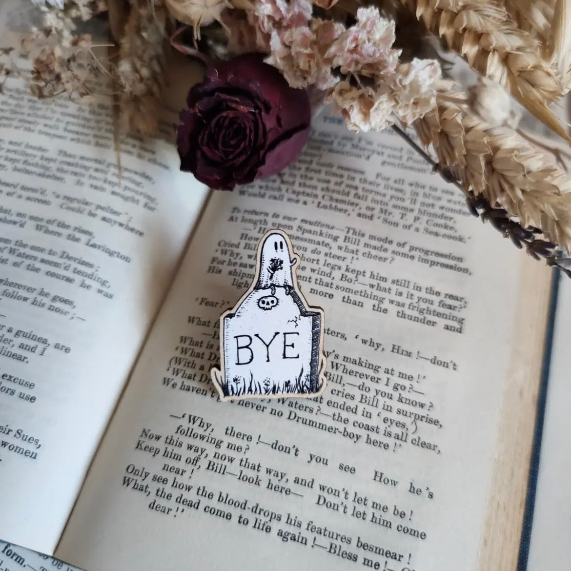 Anstecker aus Holz - Gravestone