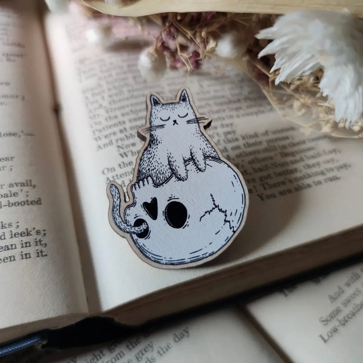 Anstecker aus Holz - Skull Cat