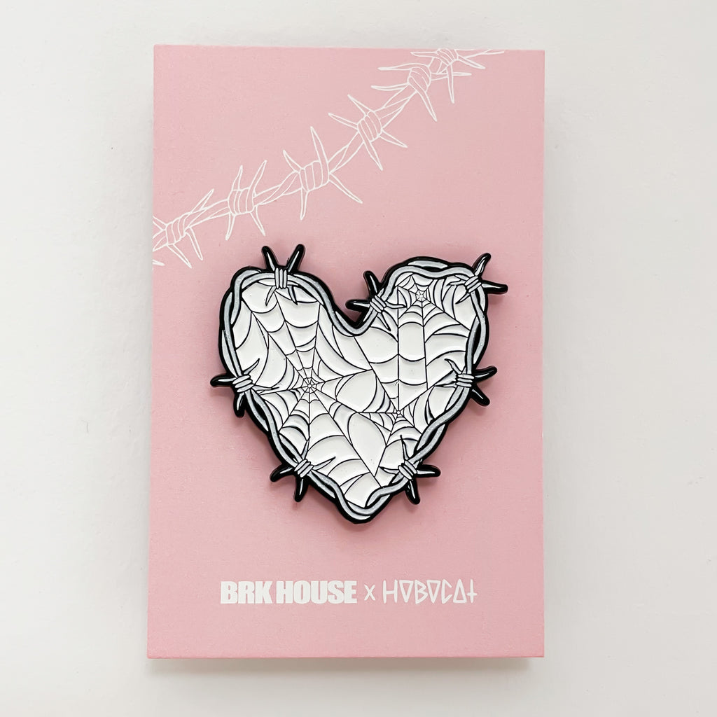 Emaille Pin - Barbed Wire Heart