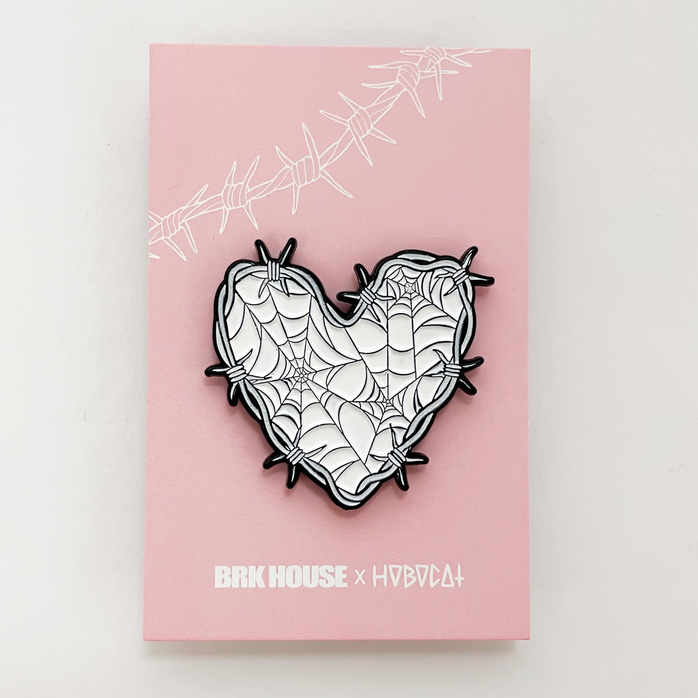 Emaille Pin - Barbed Wire Heart